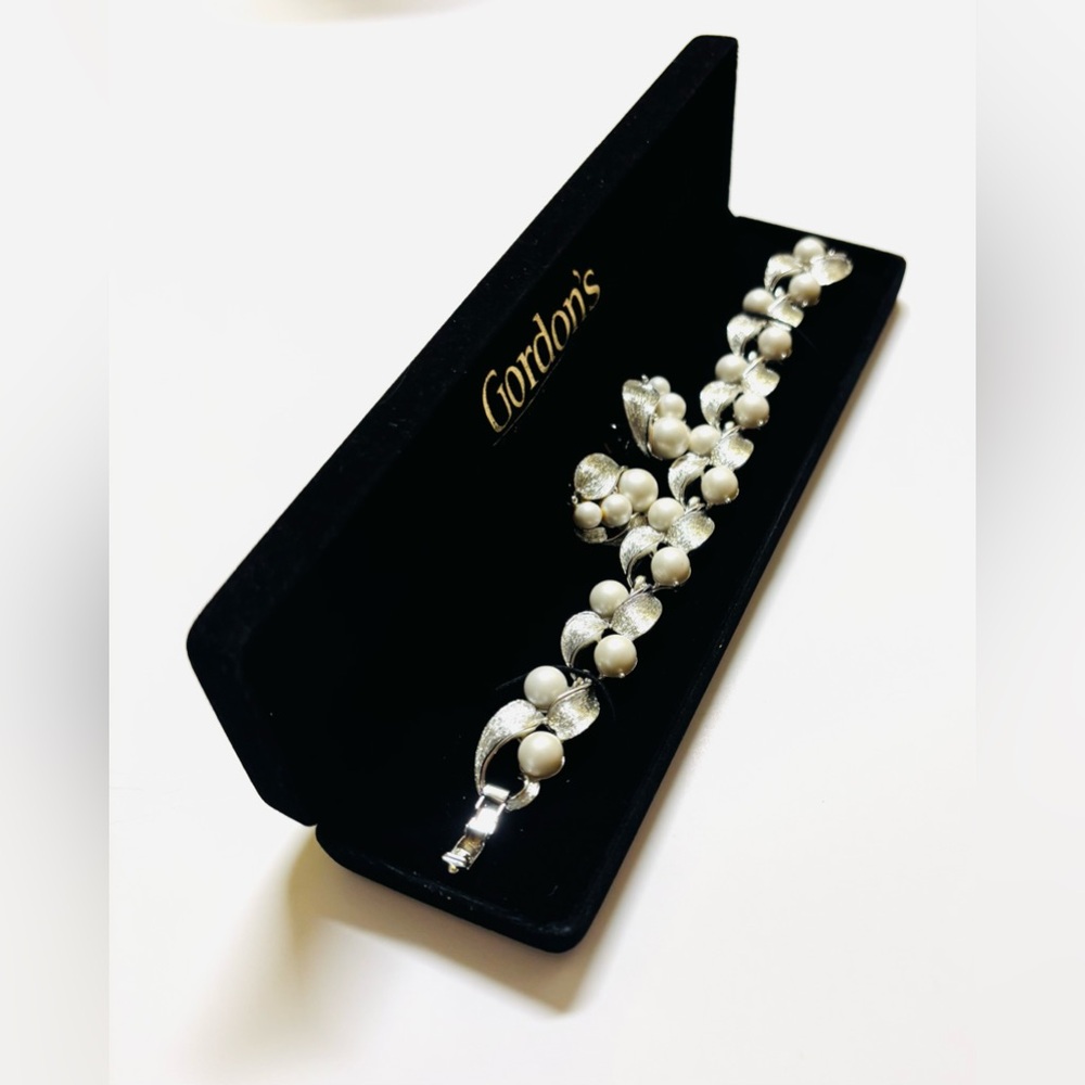 Vintage Lisner Jewelry Bracelet Earrings Set